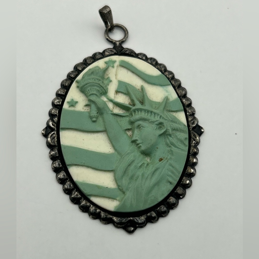 Vintage Statue of Liberty Cameo Pendant